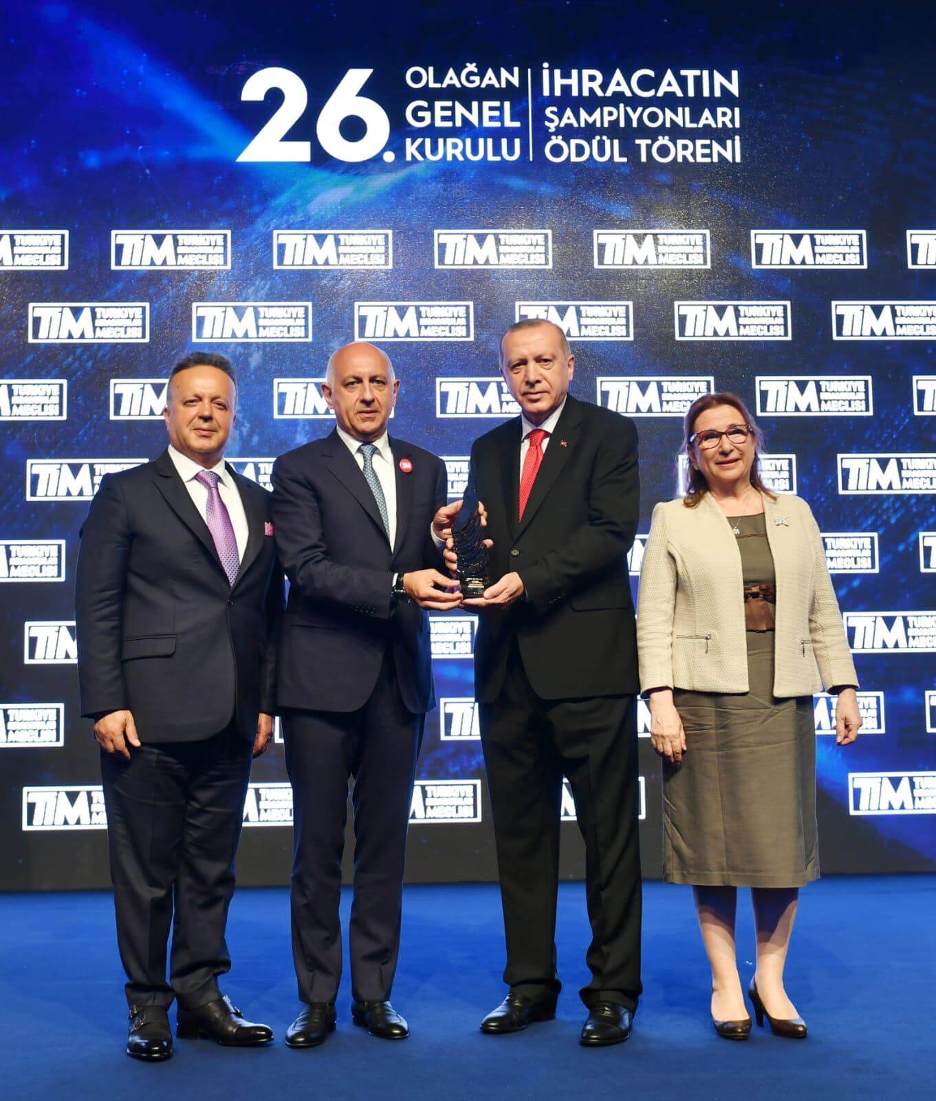 Zwei Auszeichnungen des Rates der türkischen Exporteure (TİM) für Kibar Dış Ticaret